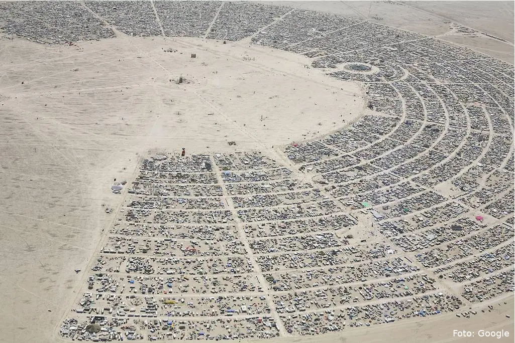 Burning_Man_aerial_view_2010