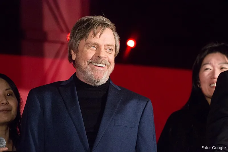 800px star wars the last jedi japan premiere red carpet mark hamill 25070393468