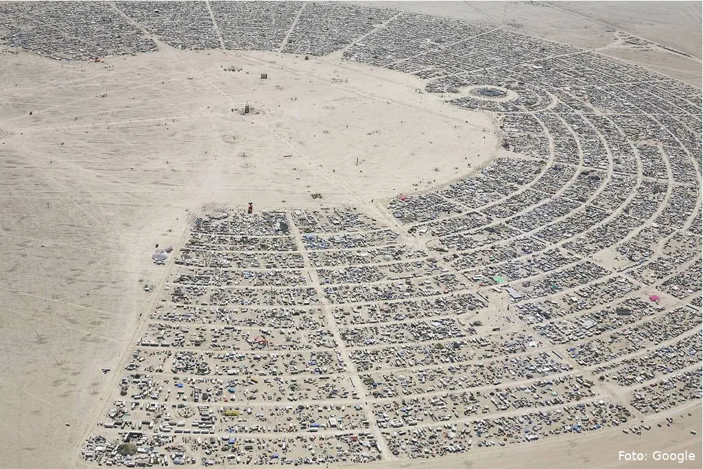 Burning_Man_aerial_view_2010