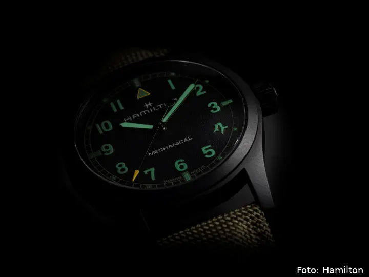 Hamilton-Khaki-Field_H69469930_lifestyle-4