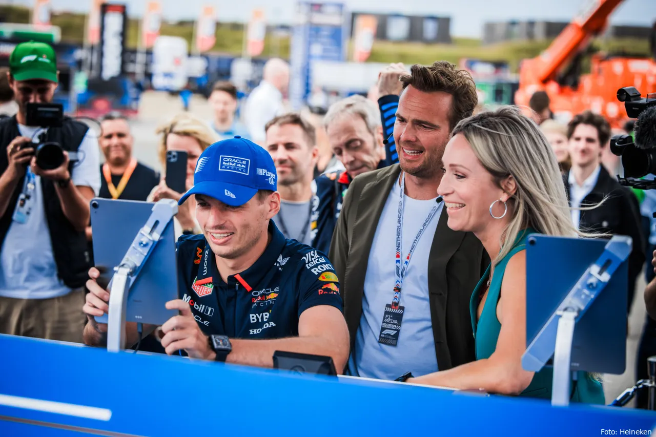 Max Verstappen trapt op Zandvoort de campagne af en zet de eerste score neer