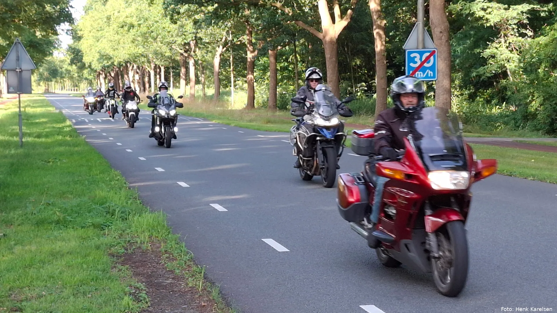 Stimon leert u motorrijden in een groep