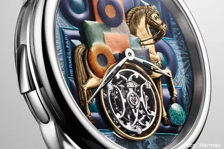 https___hypebeast.com_image_2026_06_03_hermes-horloger-arceau-cavalier-en-formes-info-2