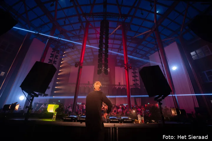 01.A Shot vanuit artiest - (horizontale foto)