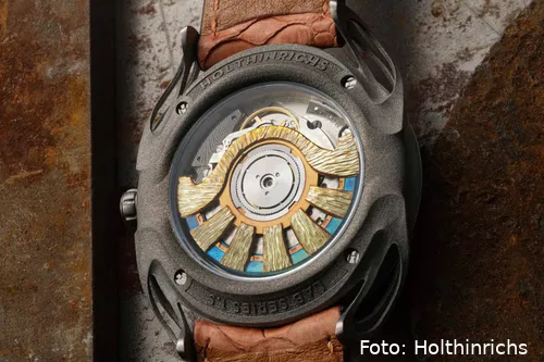 https___hypebeast.com_image_2026_03_30_holthinrichs-watches-signature-lab-series-1-s-1-gmt-release-info-5