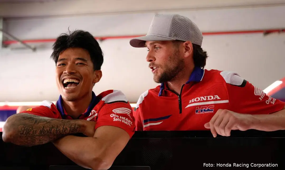Jake Dixon e Somkiat Chantra nel box Honda HRC Superbike ad Aragon