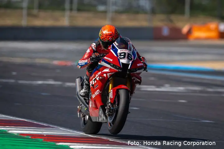 Jake Dixon rides the Honda WorldSBK bike during the test at Magny-Cours