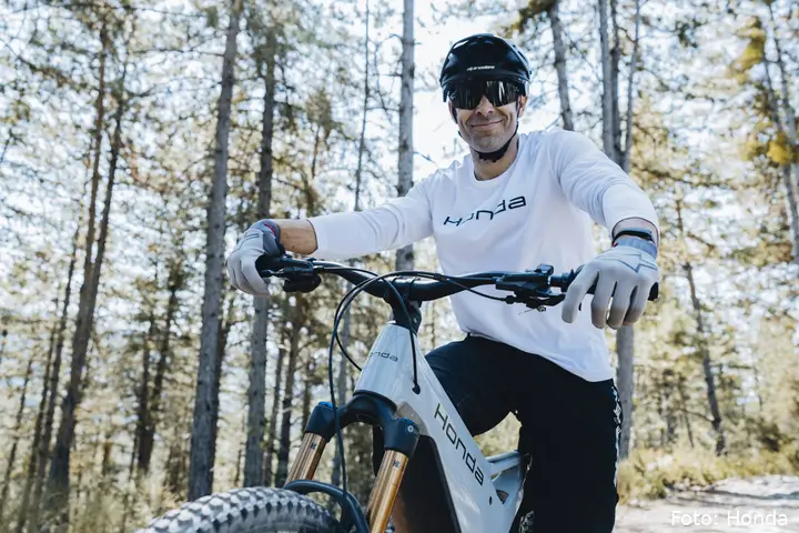 honda-is-getting-into-electric-mountain-bikes-this-is-the-first-prototype-of-the-e-mtb_6