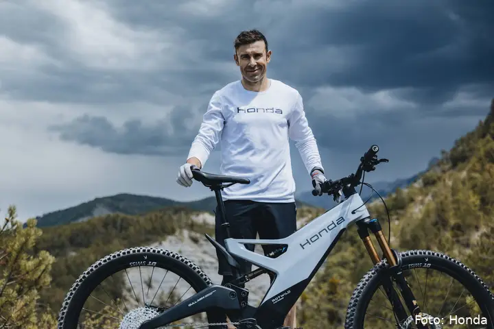 honda-is-getting-into-electric-mountain-bikes-this-is-the-first-prototype-of-the-e-mtb_7