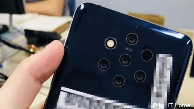 gelekte nokia telefoon heeft vijf cameralenzen achterop