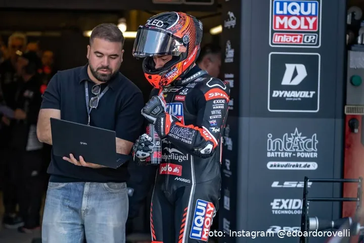 Edoardo Rovelli and Manu Gonzalez in front of the Intact GP Moto2 team garage