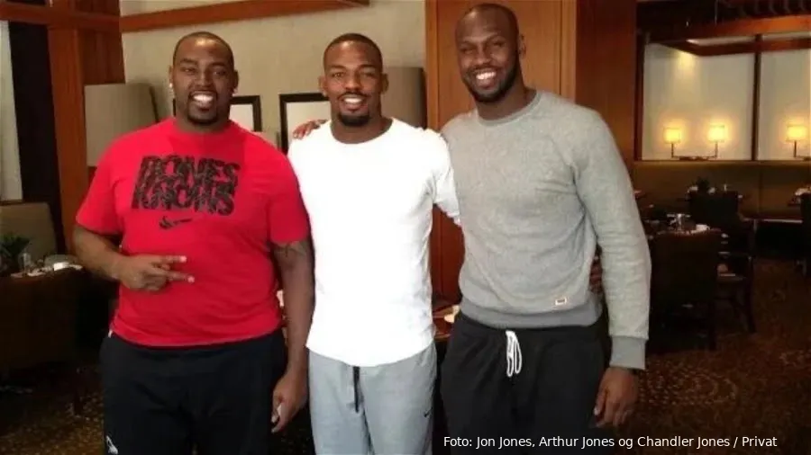 jon bones jones broedre athur jones chandler jones