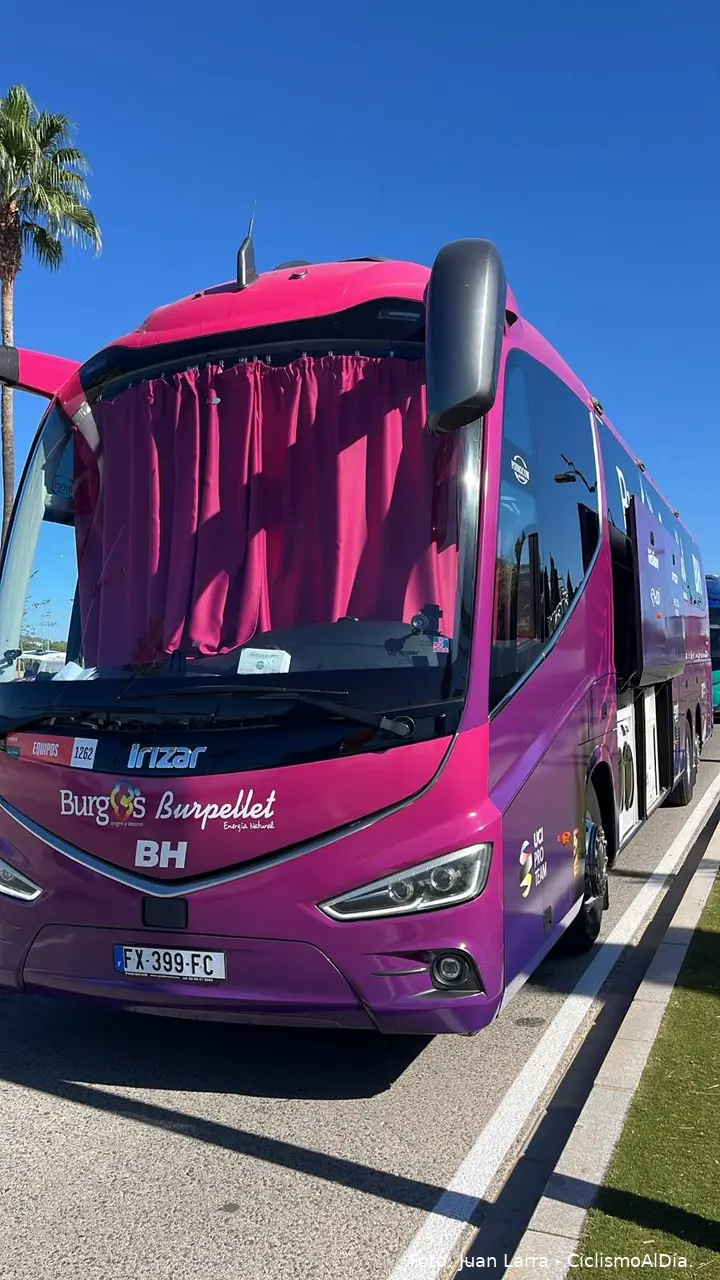 Autobús de Burgos Burpellet BH en La Vuelta.