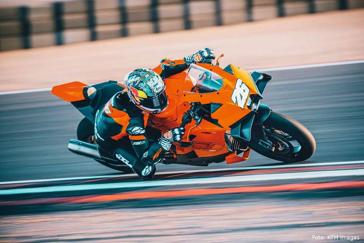 2026 KTM 990 RC R (2)