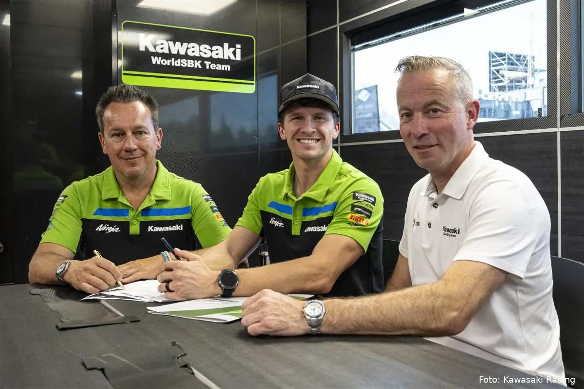 Manuel Puccetti e Garrett Gerloff del team Kawasaki Superbike firmano il rinnovo del contratto