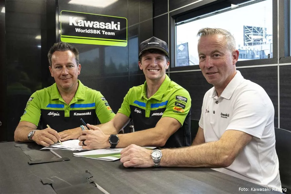 Manuel Puccetti e Garrett Gerloff del team Kawasaki Superbike firmano il rinnovo del contratto