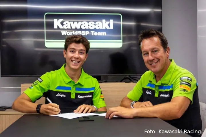 Kawasaki team principal Manuel Puccetti and rider David Salvador sign the contract