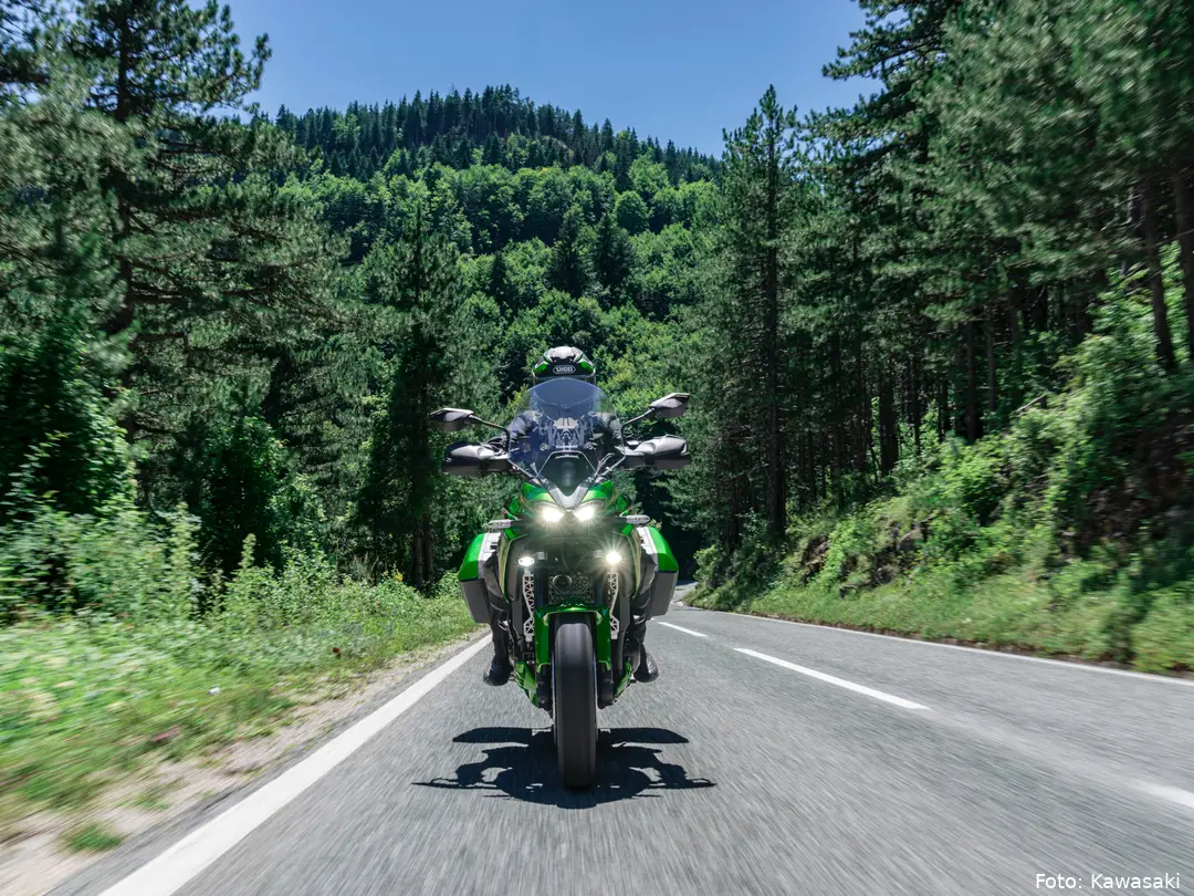 2027 Versys 900 SE (4)