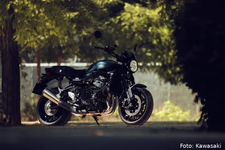 New_Kawasaki_Z900RS (SE)_2. Z900RS Black Ball Edition_Action photos_JPG_MY26_Z900RS_Black_Ball (1)