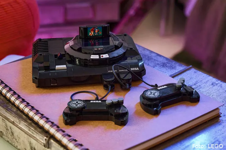 https___hypebeast.com_image_2026_05_04_LEGO-SEGA-Genesis-Console-Set-40926-Release-Info-1