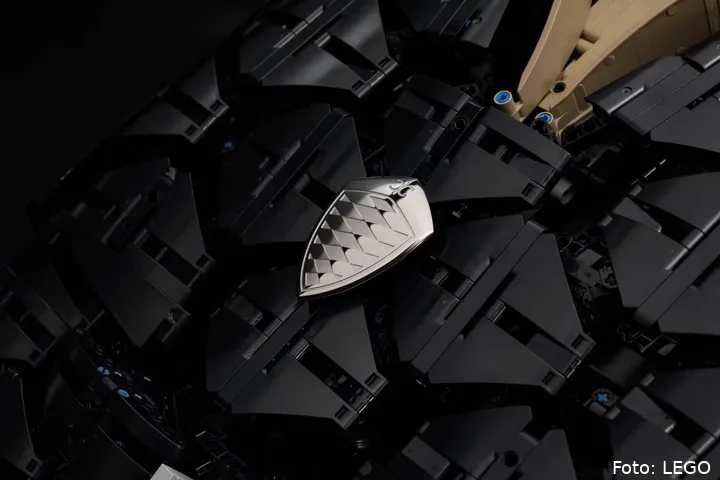 https___hypebeast.com_image_2026_06_20_lego-technic-koenigsegg-sadairs-spear-megacar-release-info-42232-4