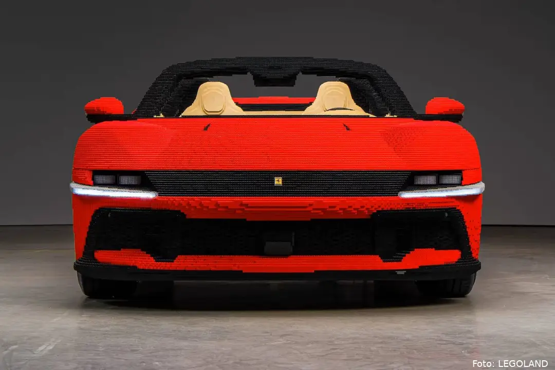 https___hypebeast.com_image_2026_03_31_LEGO-Ferrari-12Cilindri-Spider-Life-Size-Model-LEGOLAND-New-York-Announcement-1