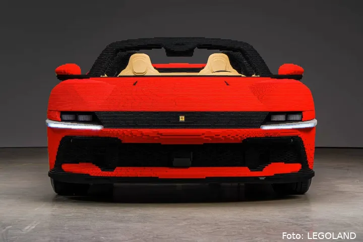 https___hypebeast.com_image_2026_03_31_LEGO-Ferrari-12Cilindri-Spider-Life-Size-Model-LEGOLAND-New-York-Announcement-1
