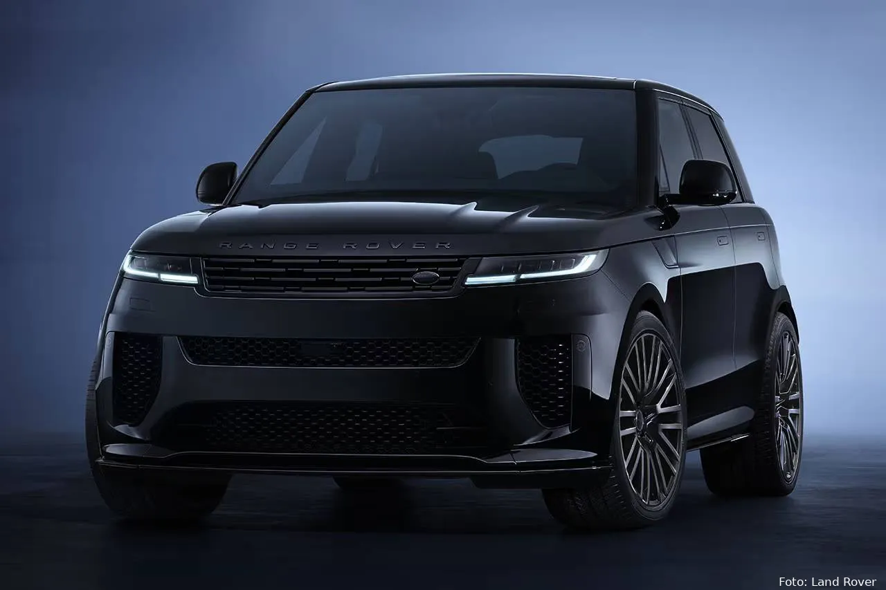 https hypebeastcom image 2025 07 02 range rover sport sv black edition release info 001jpg