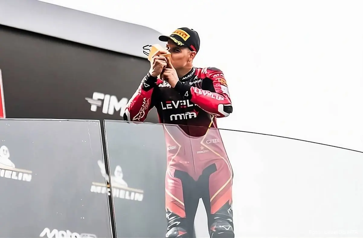 bertelle-podio-moto3-francia