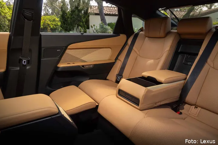 https___hypebeast.com_image_2026_05_26_lexus-es-350e-luxury-executive-package-18
