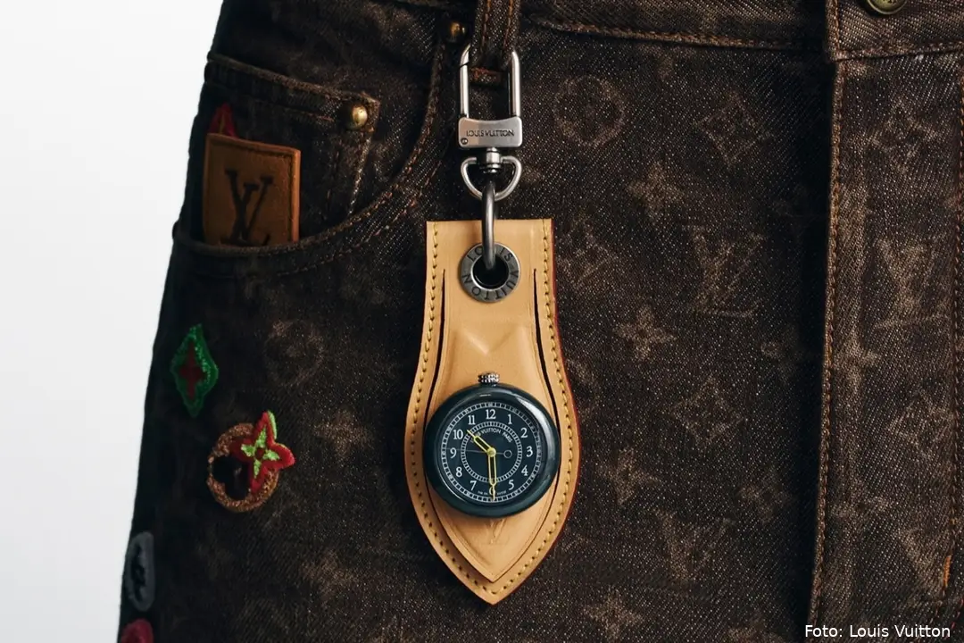 https---hypebeast.com-image-2026-09-28-louis-vuitton-monterey-ceramic-watch-w0cr11-w0cr21-release-info-1