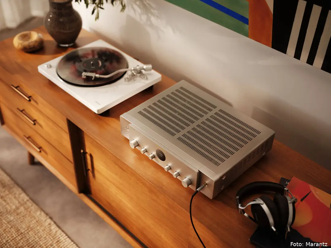 High--Marantz - MODEL 70 - Silver Gold - Lifestyle 17
