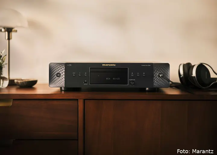 High--Marantz - CD 70 - Black - Lifestyle 05