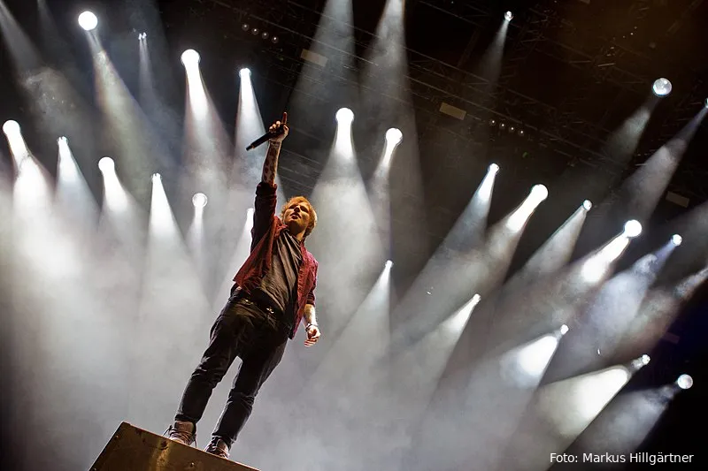 800px edward christopher ed sheeran at southside festival 2014 in neuhausen ob eck