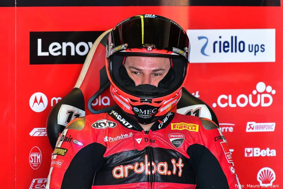 Nicolò Bulega pilota Aruba Ducati Superbike WorldSBK nel box durante il Test Misano
