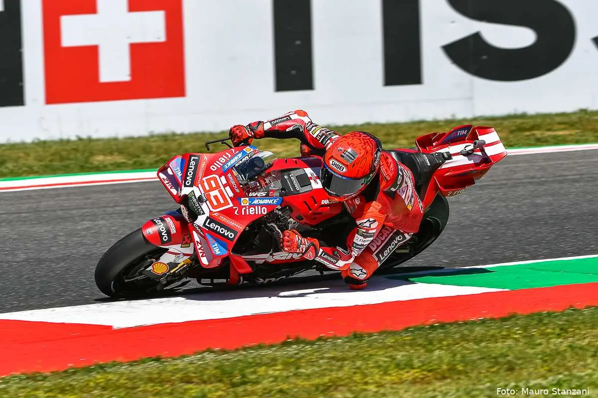 Marc Marquez pilota MotoGP durante la sprint race al Mugello