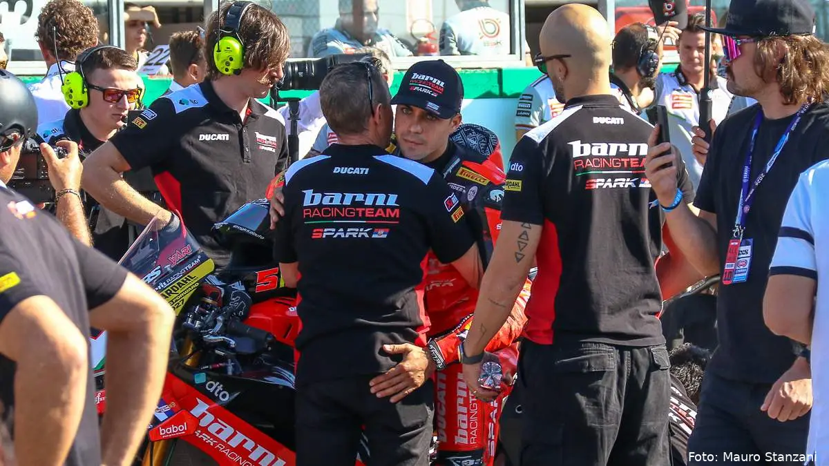 Marco Barnabò e Yari Montella sulla griglia Superbike al Cremona Circuit