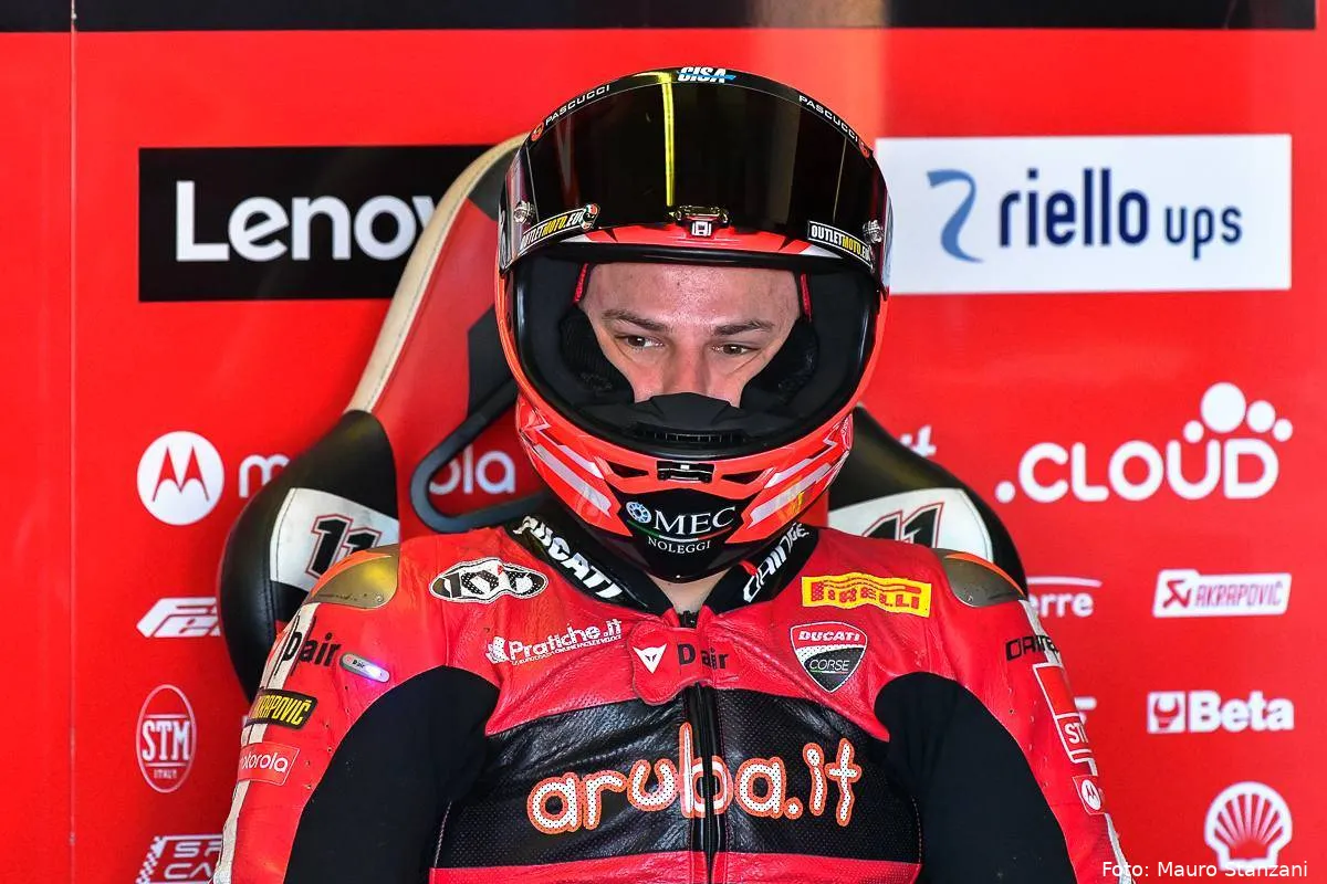 Nicolò Bulega pilota Aruba Ducati Superbike WorldSBK nel box durante il Test Misano