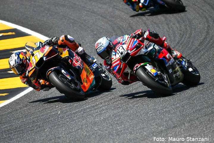 Pedro Acosta a duello con Marc Marquez nella gara MotoGP al Mugello