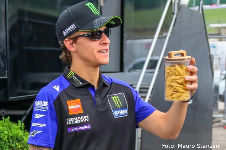 Fabio Quartararo pilota Yamaha nel paddock MotoGP al Mugello