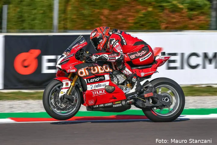 Iker Lecuona guida la Ducati Superbike nelle prove libere al Cremona Circuit