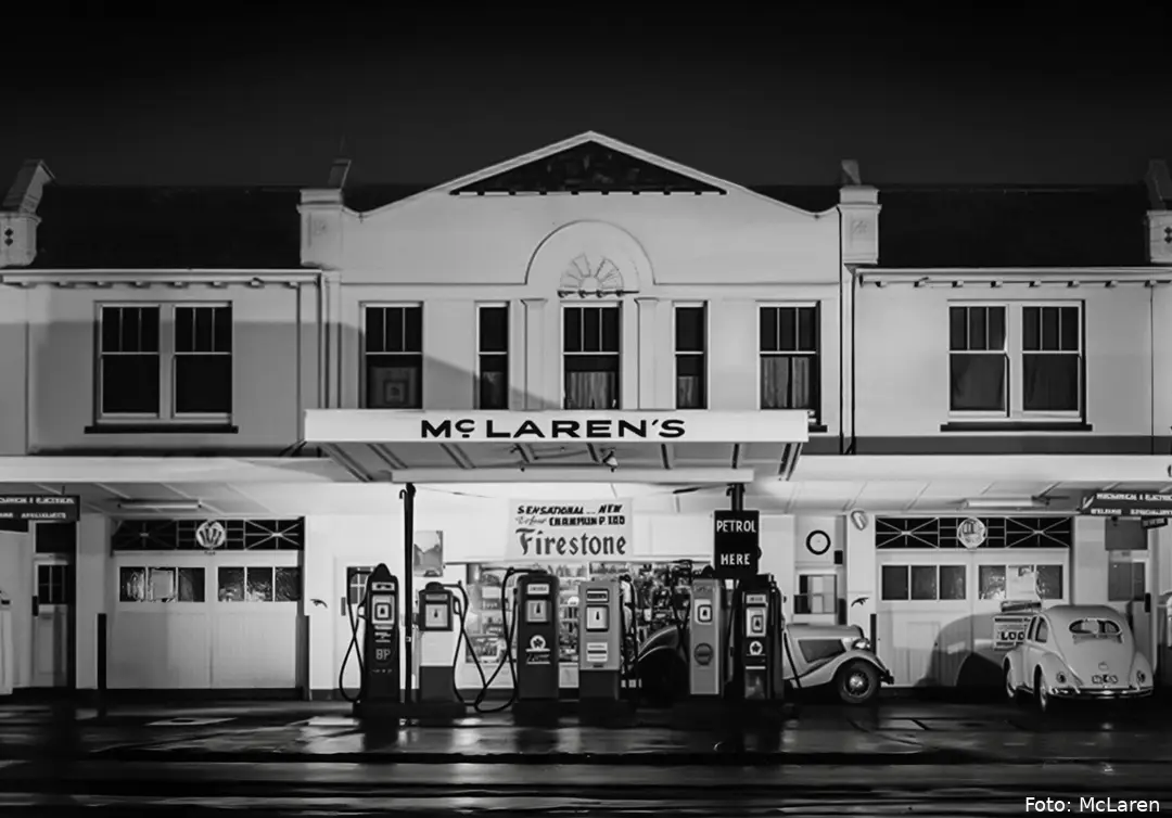 Original-18317-mclaren-service-station