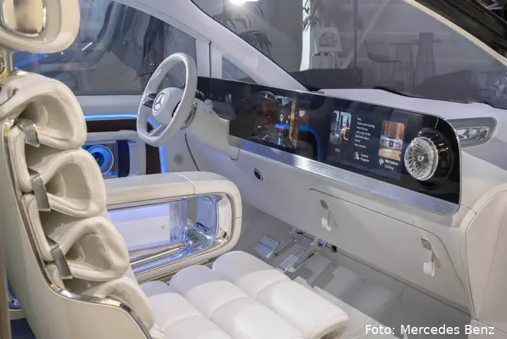 2025_MercedesBenz_VisionV_079