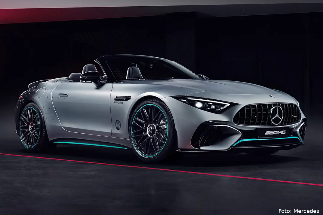 mercedes amg sl 63 motorsport collectors edition 0 hero 1074x716 2