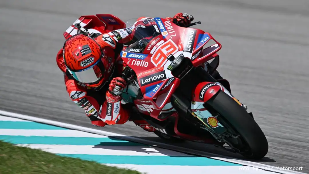 Marc Marquez guida la Ducati MotoGP sulla pista di Sepang