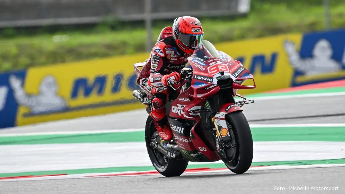 Marc Marquez guida la Ducati Desmosedici GP26 nella gara MotoGP in Austria