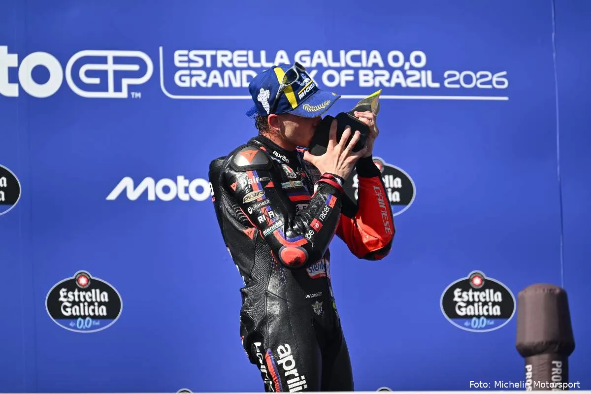 Marco Bezzecchi pilota Aprilia MotoGP festeggia la vittoria nella gara a Goiania, Brasile