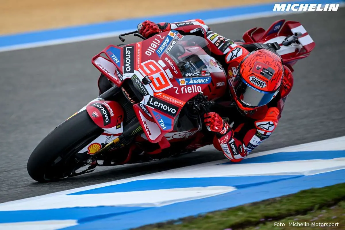 Marc Marquez pilota Ducati MotoGP in pista a Jerez