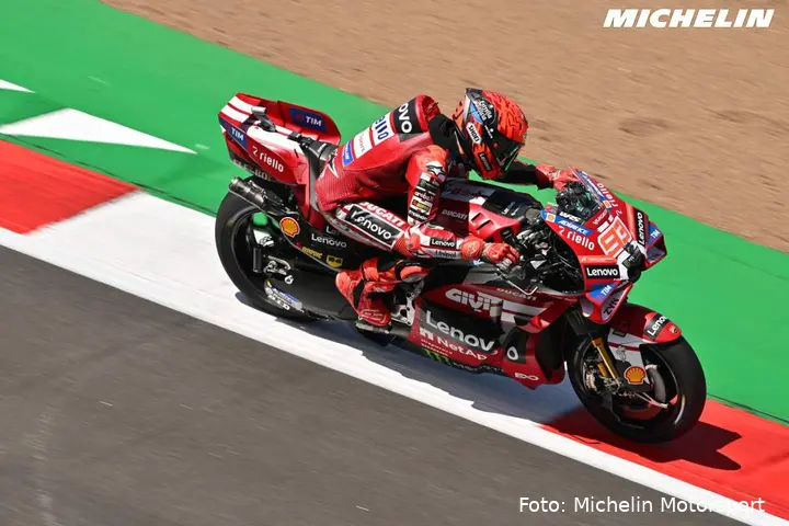 Marc Marquez guida la Ducati MotoGP a Silverstone