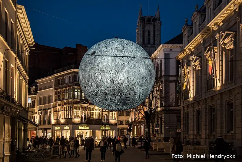 800px gent lichtfestival 2018 museum of the moon